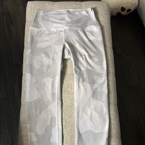 #101 White Camouflage Alo leggings